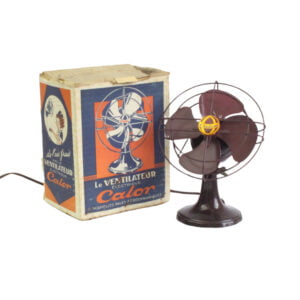 Bakelite fan model 940 by Calor, 1950s. Bakelite fan model 940 by Calor, 1950s.