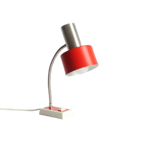 A flexible metal desk lamp in red, white, and silver color. Designed by SIS Leuchten, Germany 1960s. Condition report; Good vintage condition, some signs of wear consistent with age and use. Tested and working. Bulb included Century soup vintage design antiques curiosa collectibles antwerp.