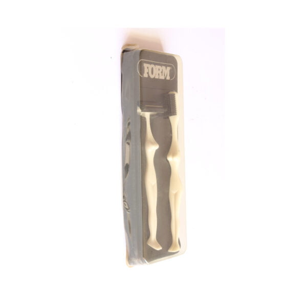 Form women’s toothbrush and razor set by Foxtrot Paris 5
