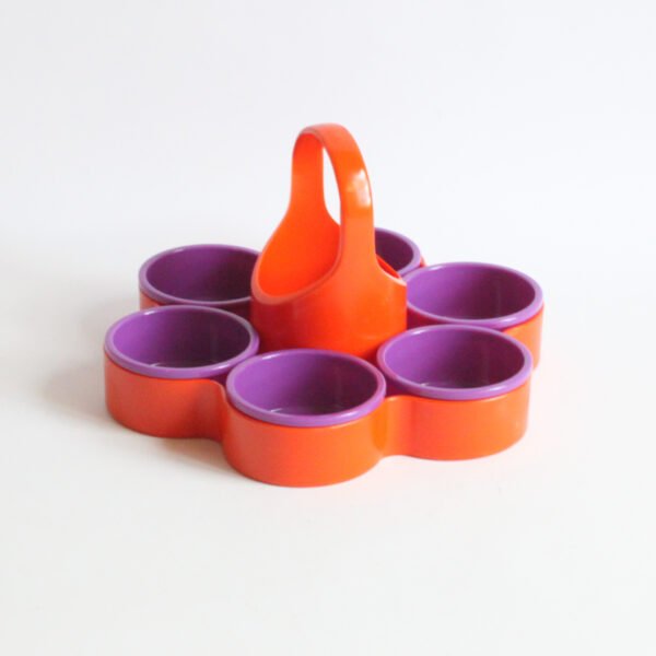 Six round snack dishes in the most purple purple color and a round frame with a rounded handle in a reddish orange.