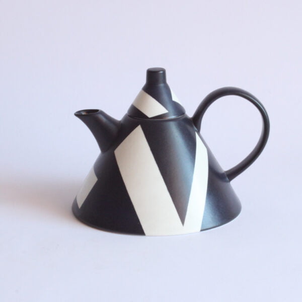 Memphis style teapot by rolf sinnemark for rörstrand, sweden 1985. Model 411, a conical shaped porcelain teapot in black. Seemingly rand placed white geometrical shapes cover the surface | Century Soup |