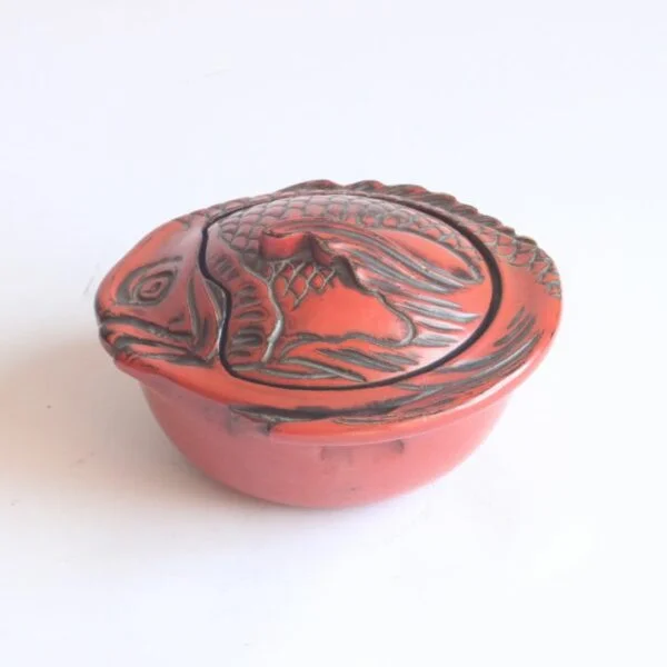 Takaoka Shikki lacquerware seabream bonbonniere box, Japan 1920s | Century Soup Takaoka Shikki lacquerware seabream bonbonniere box, Japan 1920s | Century Soup