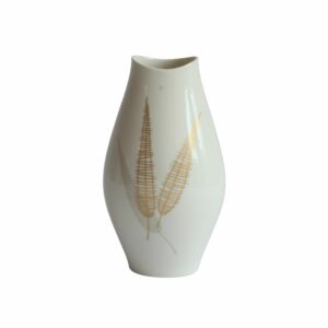 Raymond Loewy Fischmaul vase for Thomas porzellan 1957 A fischmaul series vase with a flower pattern. Designed in 1957 by raymond loewy for Thomas porzellan Rosenthal Germany. Century soup vintage design antiques curiosa collectibles antwerp.