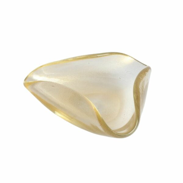 Triangular gold flecked Murano glass vide-poche bowl, Italy 1970s. Handblown Murano glass bowl consisting foglia d'oro technique glass slab with the edges foldes over into a triangular shape to form a trinket bowl Century soup vintage design antiques curiosa collectibles antwerp.