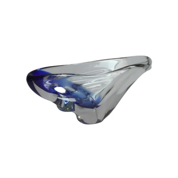Vintage organic shaped freeform blue murano glass bowl or object with a hole by NasonMoretti, Venice, Italy 1970s. Clear and blue Murano glass. NasonMoretti was founded in 1923 by four brothers: Antonio, Giuseppe, Vincenzo and Umberto Nason. It is now led by the third generation of Nasons. Century soup vintage design antiques curiosa collectibles antwerp.