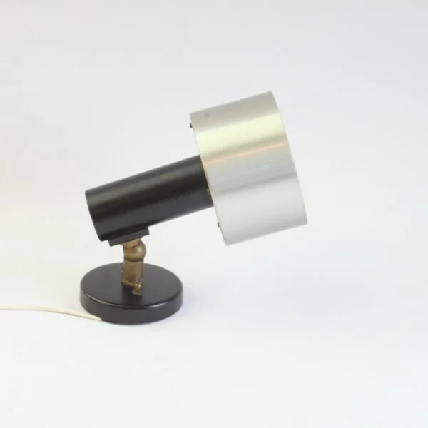 Vintage mid century modern wall light or ceiling spot model ‘R-6 Form’ by Nico Kooy for Raak Amsterdam. Designed in the Netherlands in 1962. The lamp has a joint and can be aimed. Century soup vintage design antiques curiosa collectibles antwerp.