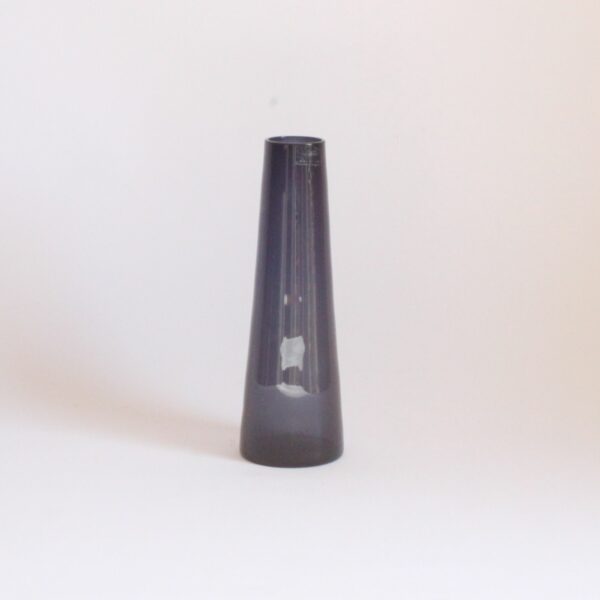 Conical purple vase model 1404 or SH105. Designed by Saara Hopea for Nuutajarvi Finland. Exact model in collection of the British Museum: https://www.britishmuseum.org/collection/object/H_2014-8024-169-a-c The glass village of Nuutajarvi was founded in 1793 by Jacob Wilhelm de Pont and Harald Furnhjelm. The location was perfect because of the forest resources, as firing the glass required a lot of firewood. Among the many glass factories of its time, Nuutajarvi still stands out from the others. It was the oldest working glass factory in Finland until it merged with Iittala in 1988. Century soup vintage design antiques curiosa collectibles antwerp.
