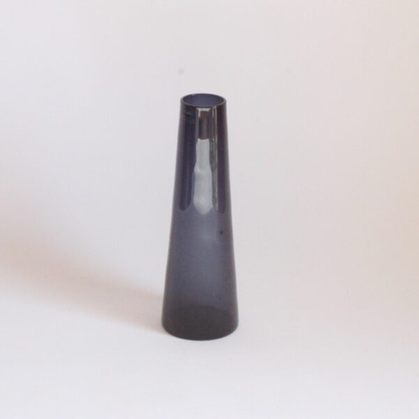 Conical purple vase model 1404 or SH105. Designed by Saara Hopea for Nuutajarvi Finland. Exact model in collection of the British Museum: https://www.britishmuseum.org/collection/object/H_2014-8024-169-a-c The glass village of Nuutajarvi was founded in 1793 by Jacob Wilhelm de Pont and Harald Furnhjelm. The location was perfect because of the forest resources, as firing the glass required a lot of firewood. Among the many glass factories of its time, Nuutajarvi still stands out from the others. It was the oldest working glass factory in Finland until it merged with Iittala in 1988. Century soup vintage design antiques curiosa collectibles antwerp.