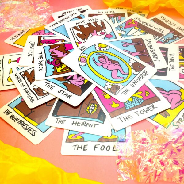 The Absolutely Tarotble card deck contains a set of 78 uniquely designed tarot-cards and a little leaflet with the "how and what"! Making you laugh or giggle whilst divining your faith is the soul purpose of these cards. They are based on the imagery of the original Rider Waite card-deck but are given a cute twist. I have hand-drawn all these cards during the Covid-lockdown in Belgium while I was staying in a farmhouse on the countryside. The making of this deck was an utmost amazing experience and I'm so proud of having them now printed out and boxed. The size of these cards lays comfortably in your hands and they are printed on sturdy 300mg paper which is easy to flip through. They are ecologically printed by a solar-powered factory in Italy on bridge card-size (58x88cm / 2,28x3,46 inch).