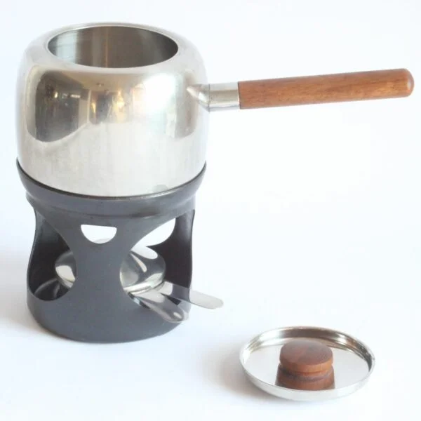 A fondue set by Timo Sarpaneva for Opa Oy, Helsinki. Designed in 1970. The Opa series is part of the collection of the Philadelphia museum of art aswell as the Helsinki design museum. Comes with a set of fondue forks in teak wood. Century soup vintage design antiques curiosa collectibles antwerp.