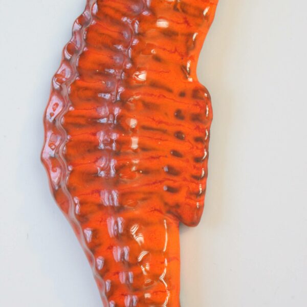 Vintage ceramic seahorse sculpture in an orange glaze. Loop on the back to hang on the wall. Signed underneath: F.Sanchez Made in Belgium in the 1960s 1970s, era Perignem / Amphora. Century soup vintage design antiques curiosa collectibles antwerp.