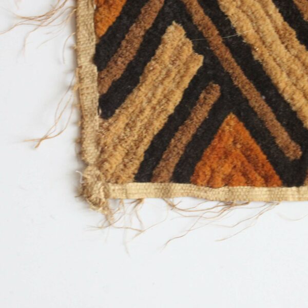 A rug in velours du kasaï, congo 1960s-1970s. Tradiationally the weaving is done by men of the shoowa from the kuba group in the kasai region, congo. Made from palm tree fibers, raphia. Condition report: Rug itself in good vintage condition, raphia near the borders heavily thinned. Condition is as seen in the pictures.